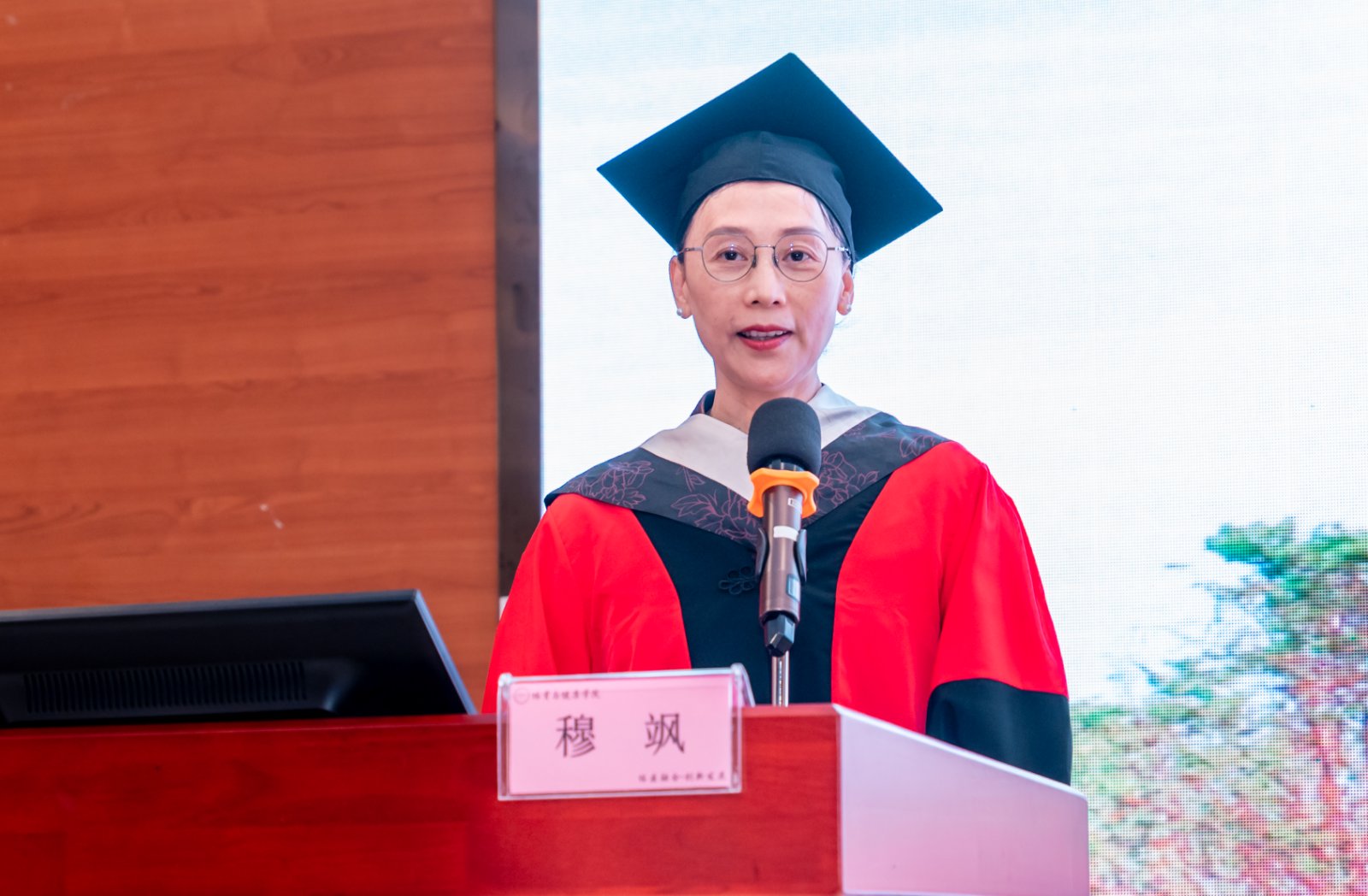经理讲话.jpg
